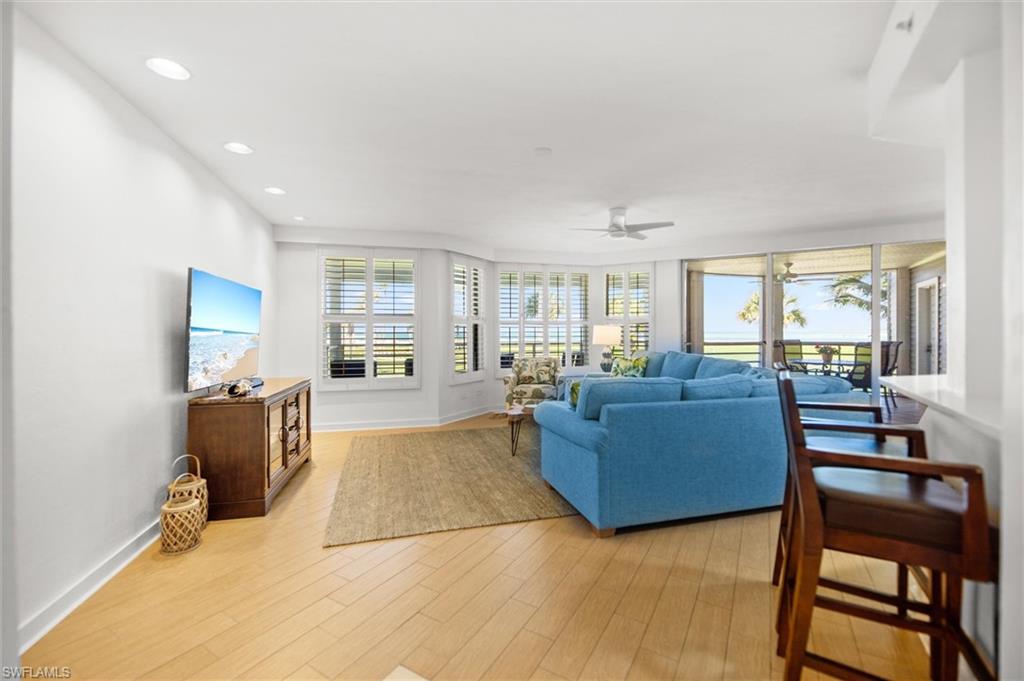 LAND'S END - Residential