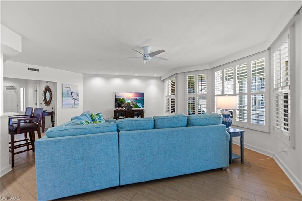 LAND'S END - Residential