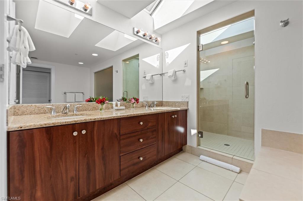 LAND'S END - Residential