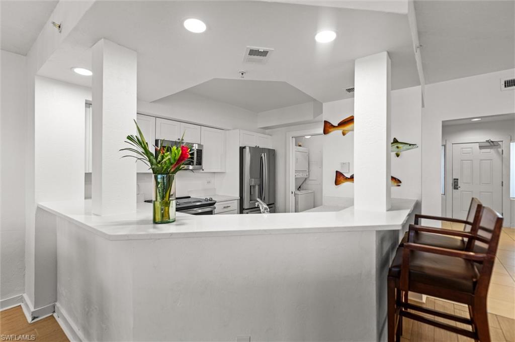 LAND'S END - Residential