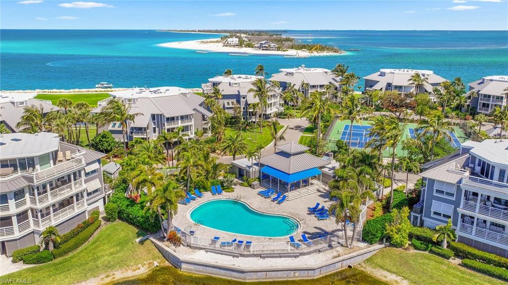 LAND'S END - Residential