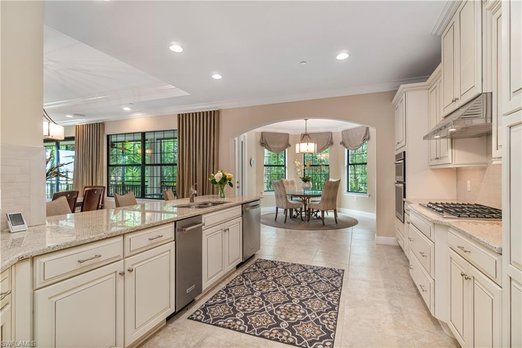 2550 Marquesa Royale LN 8-101