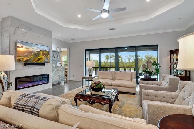 ESPLANADE - Residential