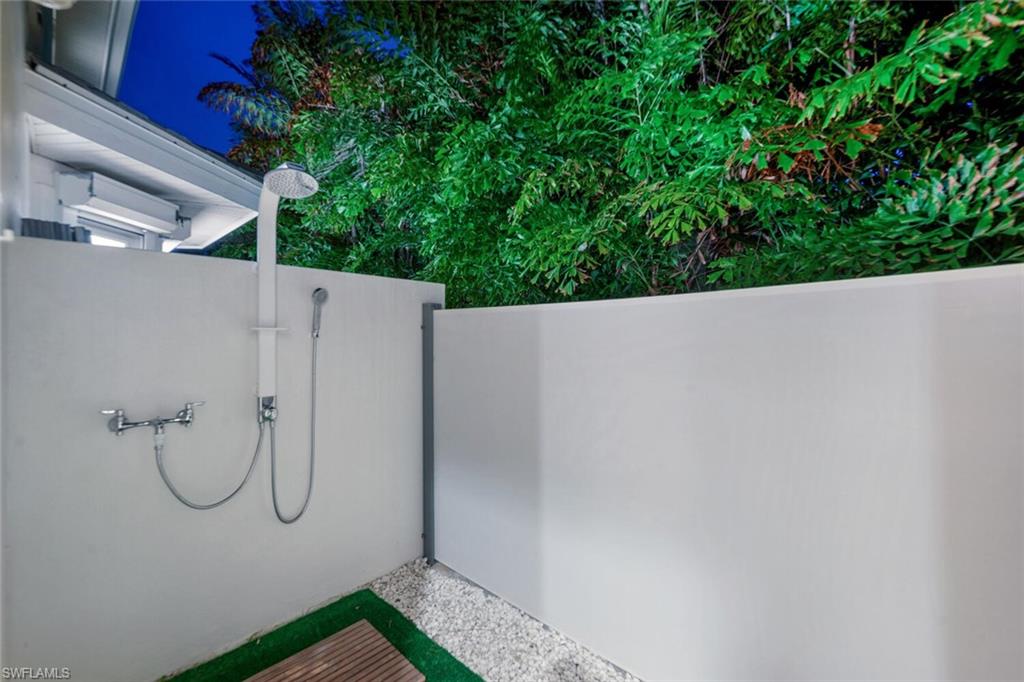 MOORINGS - Residential