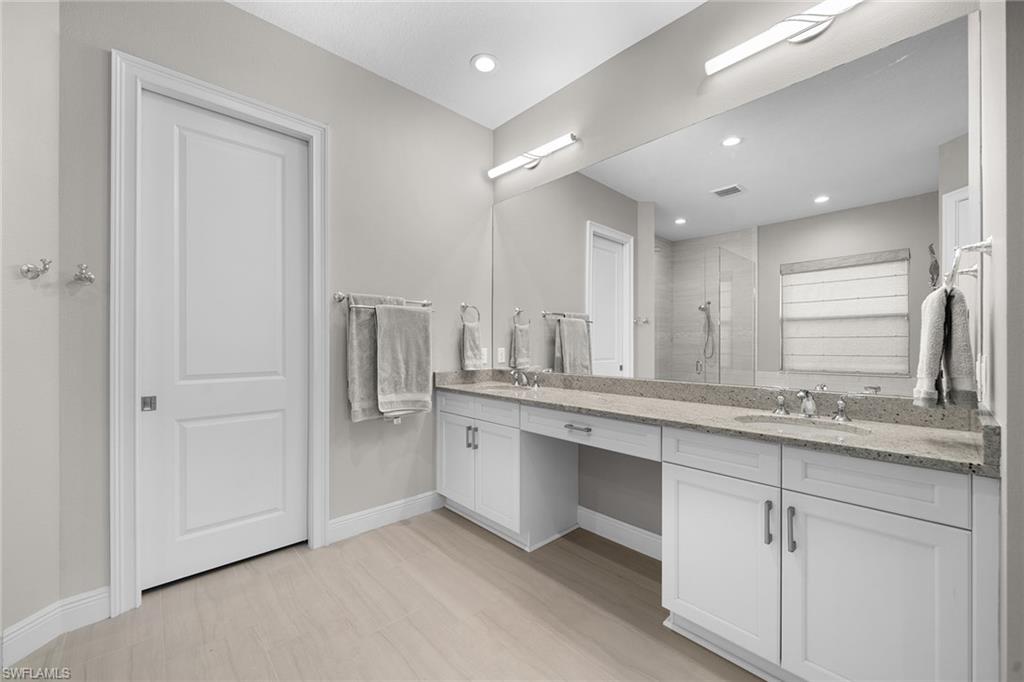 TWIN EAGLES - Residential