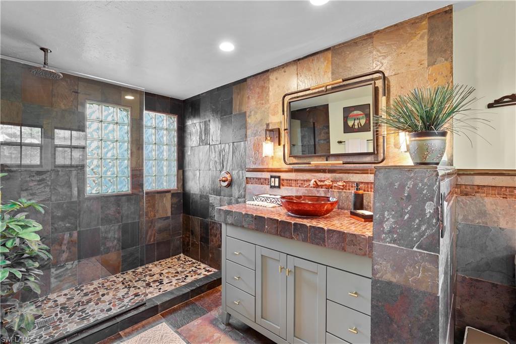 KINGS LAKE - Residential