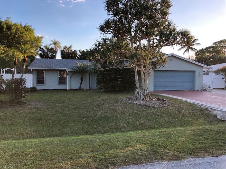 Great 3 bedroom and 2 full bathroom house in town with optional access to gulf access boat ramp, pool, tennis, clubhouse, and playground! ($400 per year fee) Great location in town near shopping, restaurants, and beaches!
Come see it now!