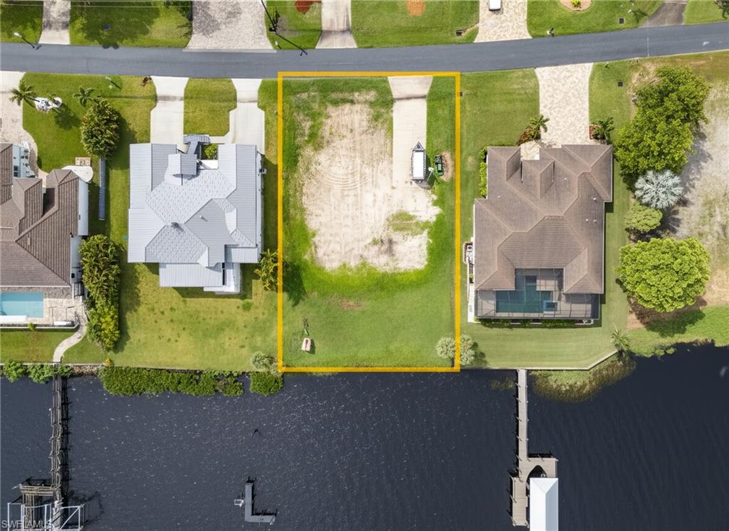 YACHT CLUB COLONY - Land