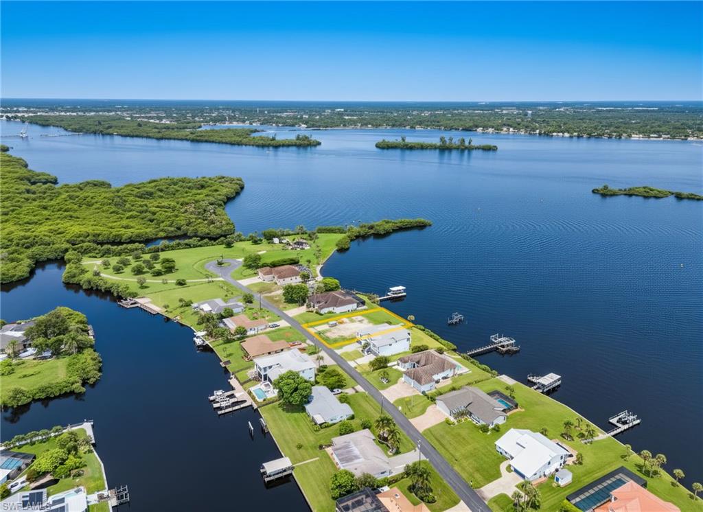 YACHT CLUB COLONY - Land