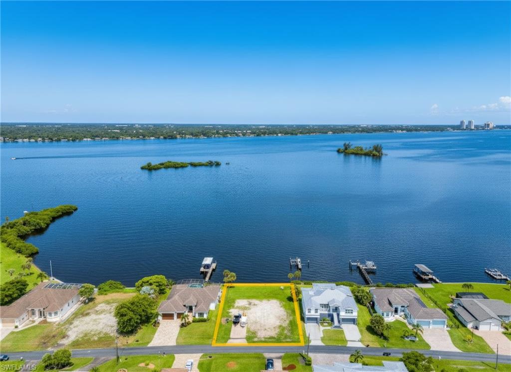 YACHT CLUB COLONY - Land