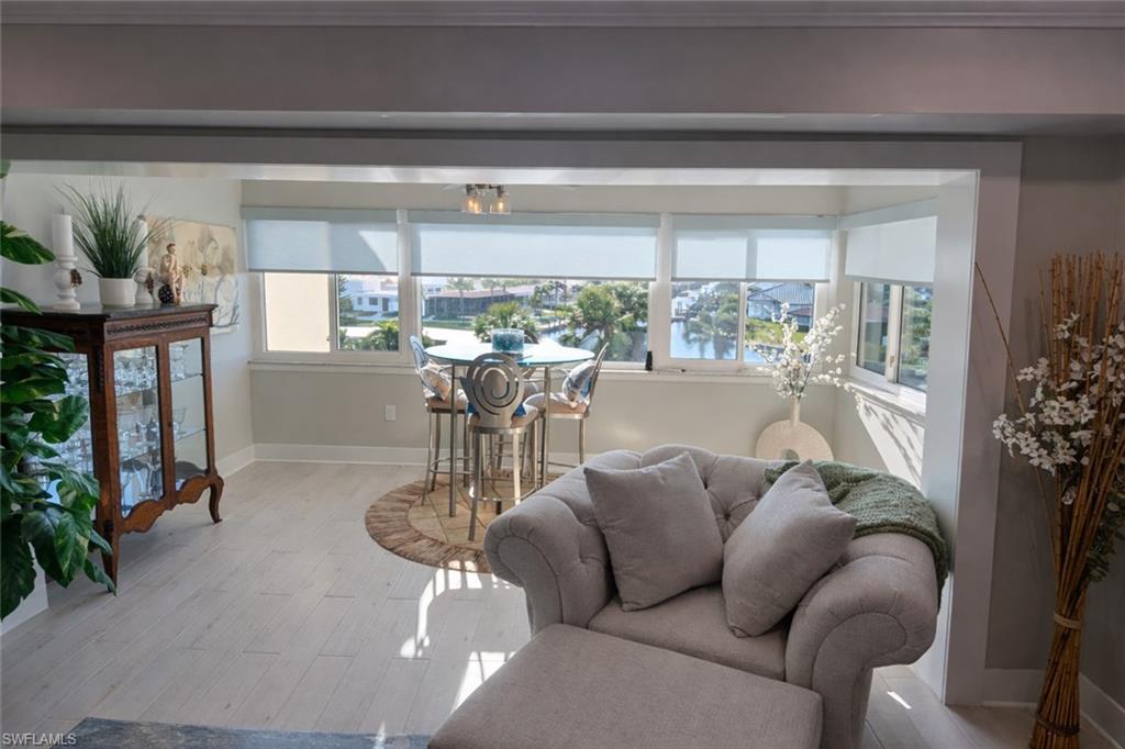 TOWN AND RIVER - Residential