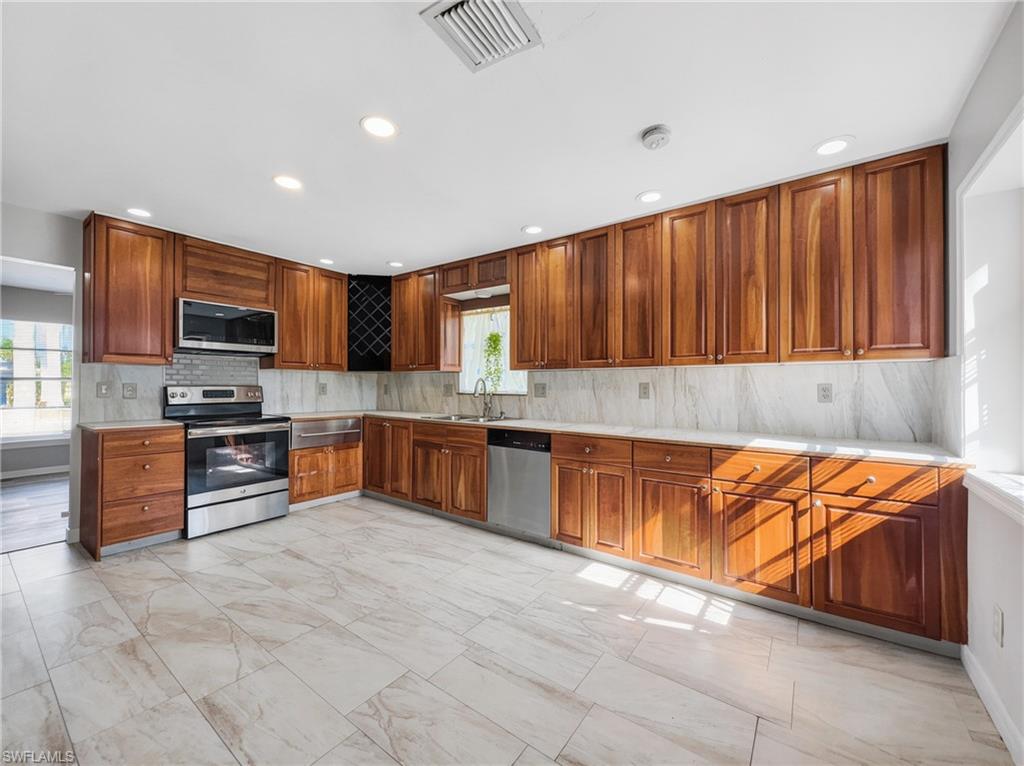 ARROYAL HEIGHTS - Residential Lease