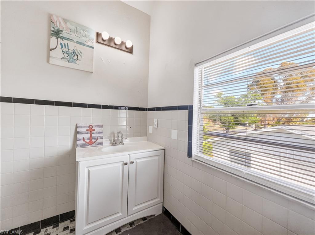 ARROYAL HEIGHTS - Residential Lease