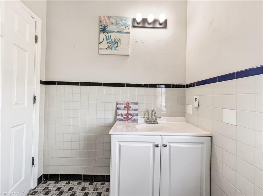 ARROYAL HEIGHTS - Residential Lease