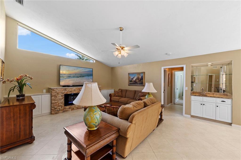 SPANISH WELLS - Residential