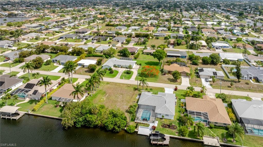 CAPE CORAL - Land