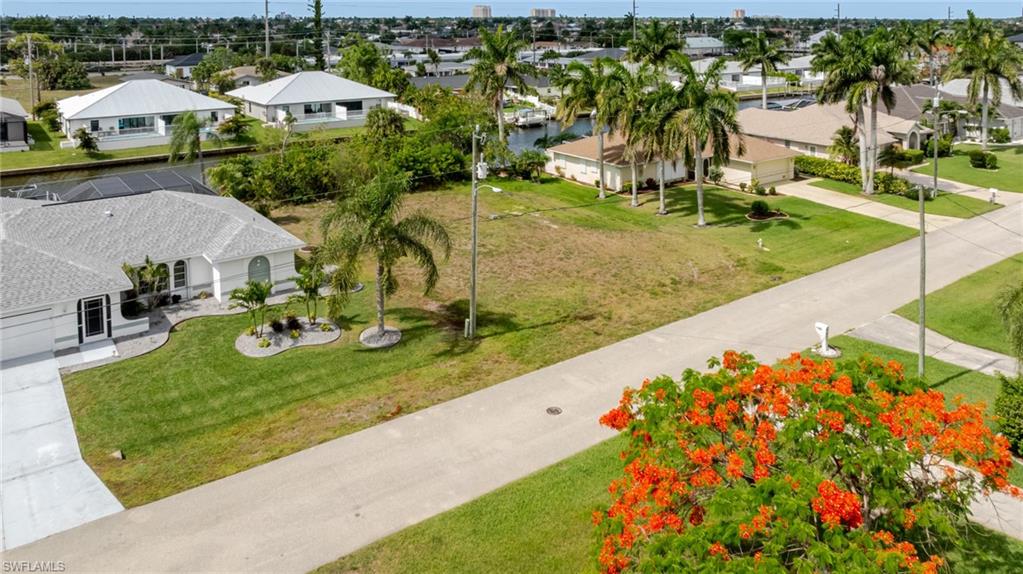 CAPE CORAL - Land