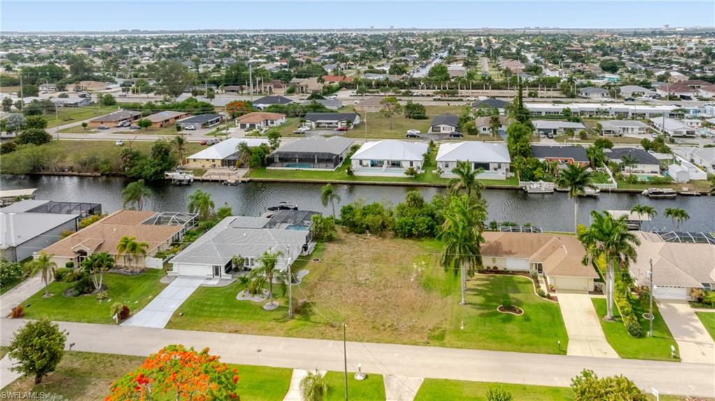 CAPE CORAL - Land