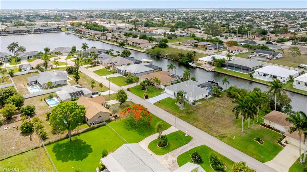 CAPE CORAL - Land