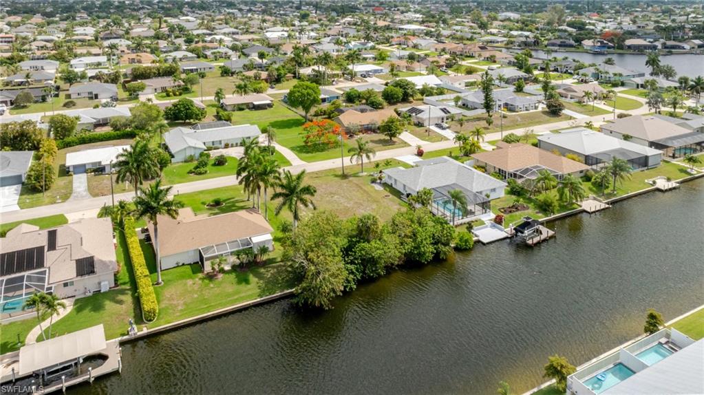 CAPE CORAL - Land