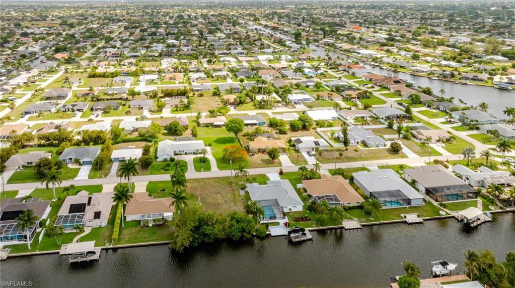 CAPE CORAL - Land