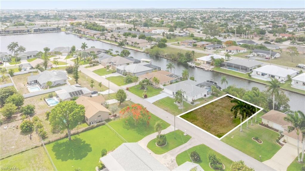 CAPE CORAL - Land