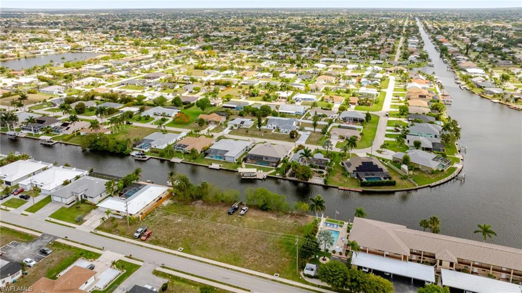 CAPE CORAL - Land