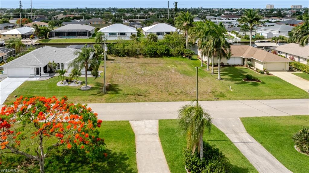 CAPE CORAL - Land
