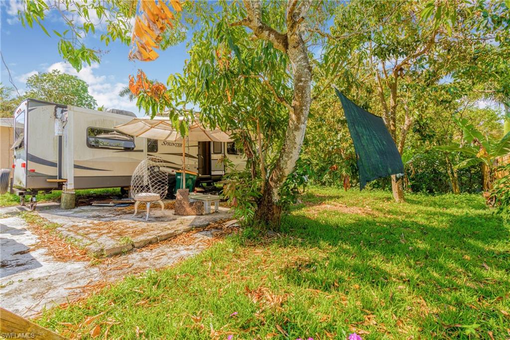 NAPLES MANOR - Residential