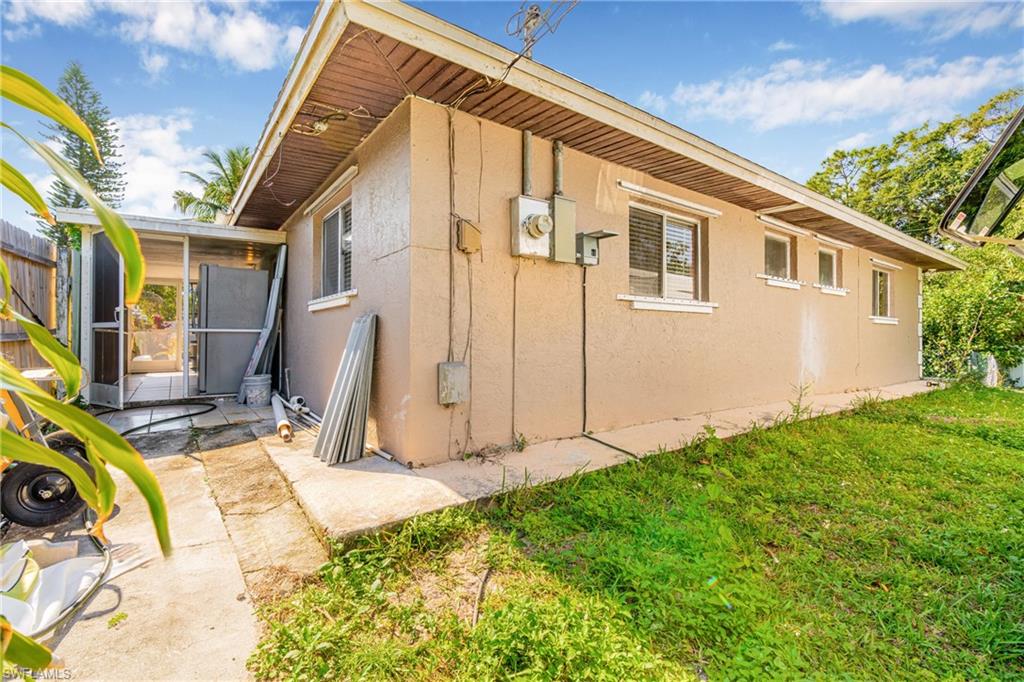 NAPLES MANOR - Residential