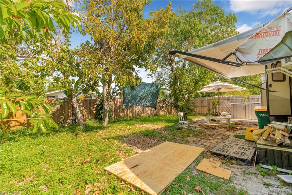 NAPLES MANOR - Residential