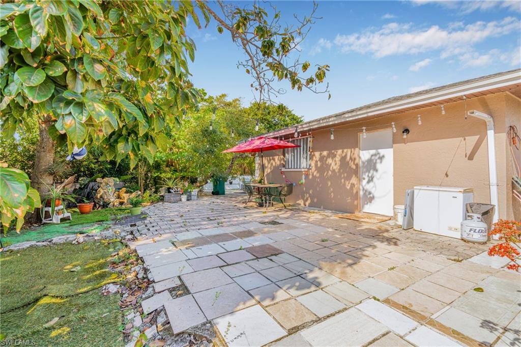 NAPLES MANOR - Residential