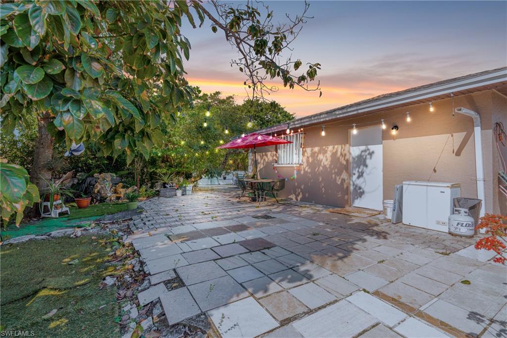 NAPLES MANOR - Residential