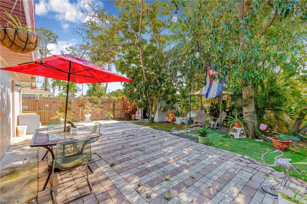 NAPLES MANOR - Residential