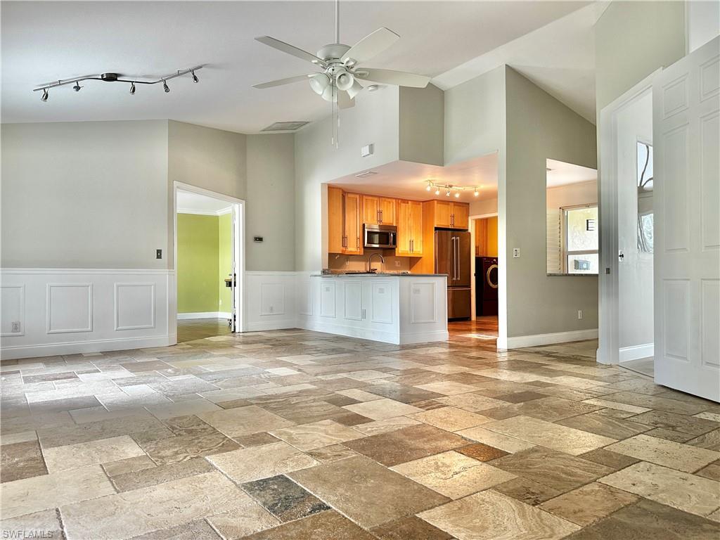 AROYAL PINES - Residential Lease