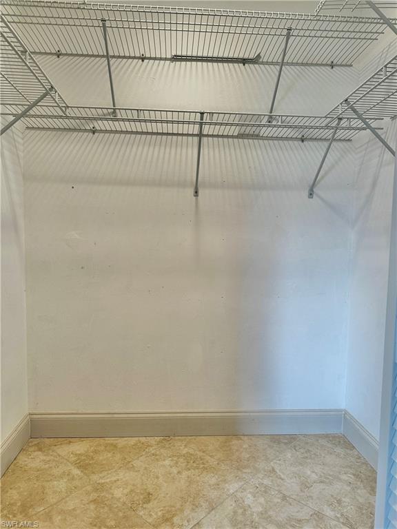 AROYAL PINES - Residential Lease