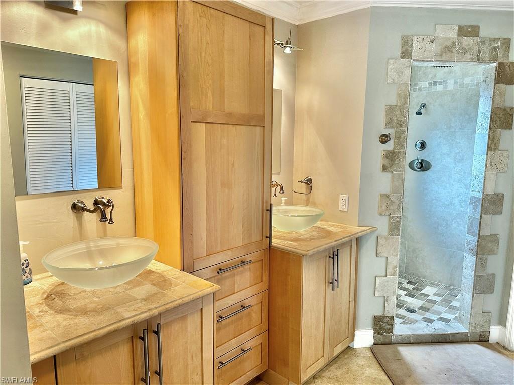 AROYAL PINES - Residential Lease