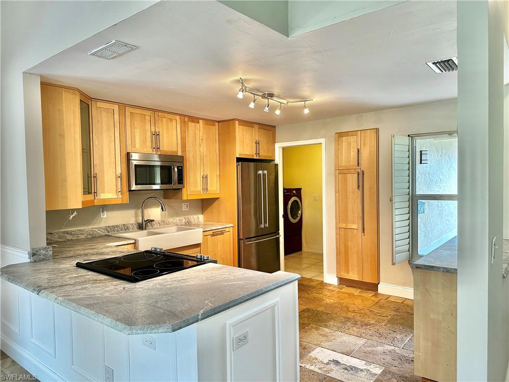 AROYAL PINES - Residential Lease