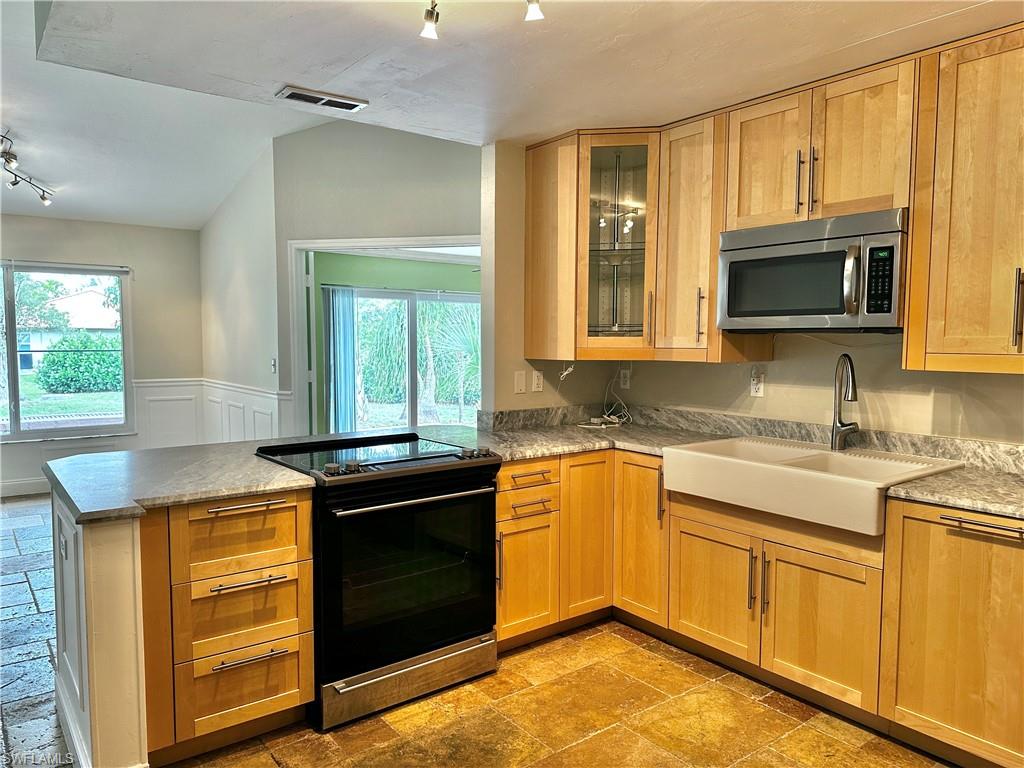 AROYAL PINES - Residential Lease