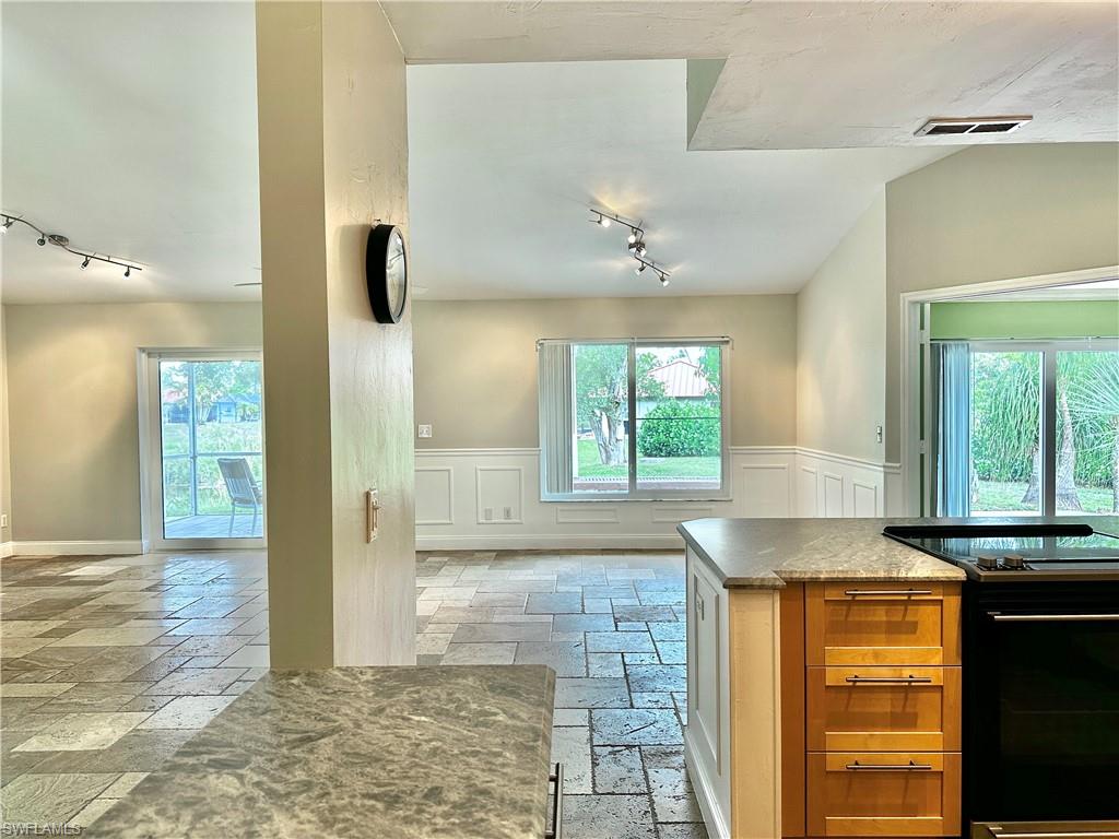 AROYAL PINES - Residential Lease