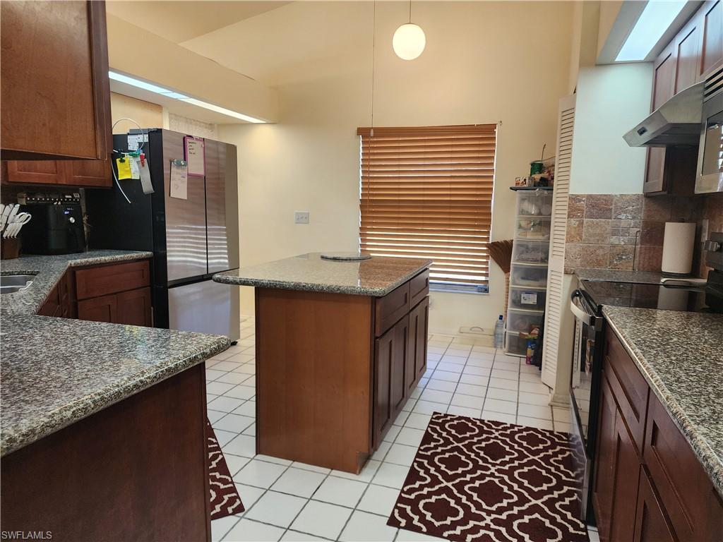 SAN CARLOS PARK - Residential