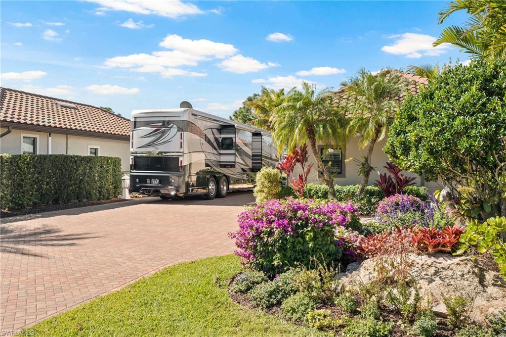 GOLDEN PALMS LUXURY MOTORCOACH RESORT - Land