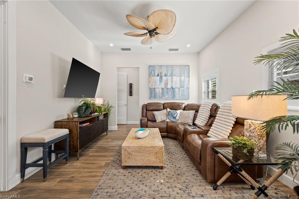 GOLDEN PALMS LUXURY MOTORCOACH RESORT - Land