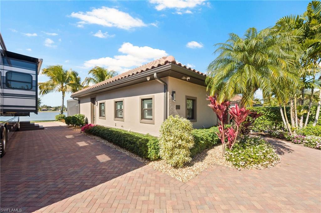 GOLDEN PALMS LUXURY MOTORCOACH RESORT - Land