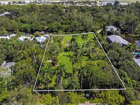 2505 ESTEY AVE NAPLES FL 34104