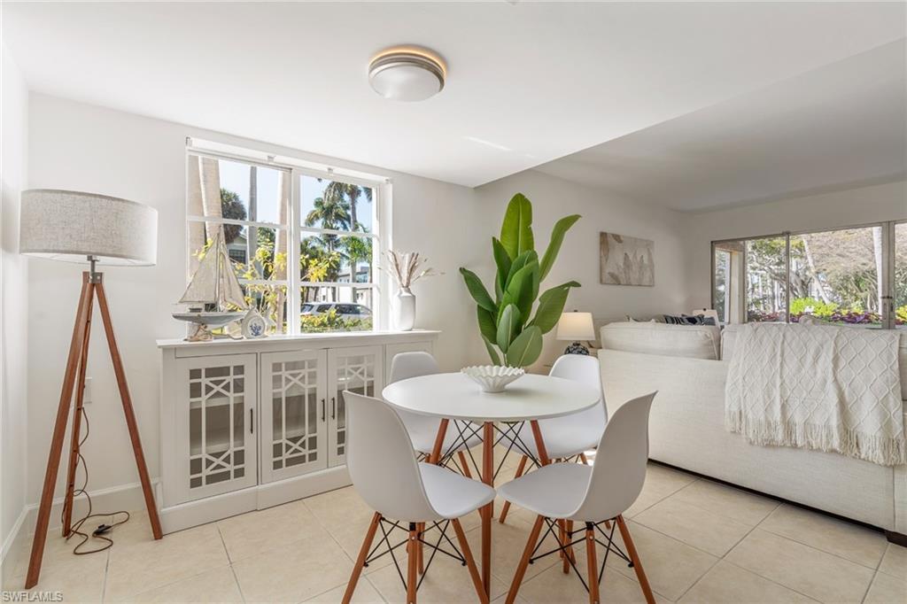 NEAPOLITAN CLUB - Residential