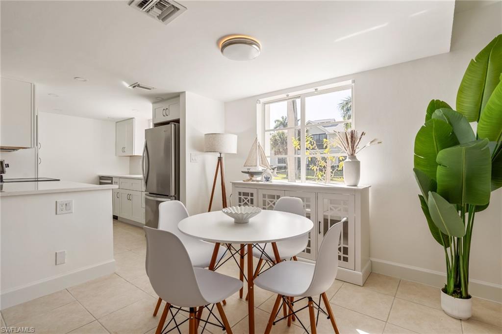 NEAPOLITAN CLUB - Residential