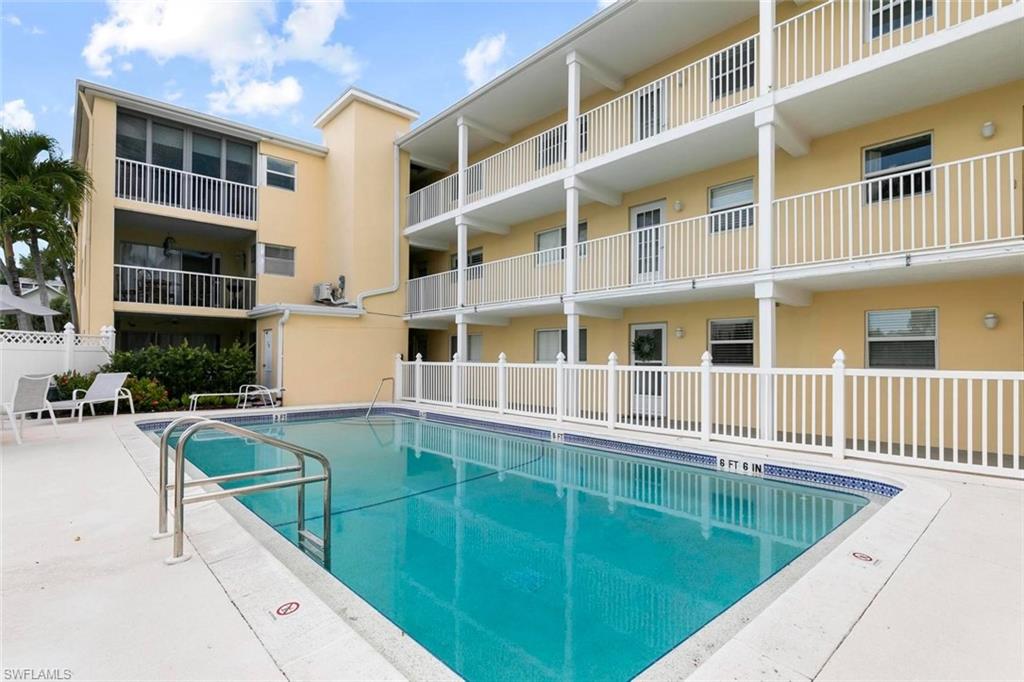 NEAPOLITAN CLUB - Residential