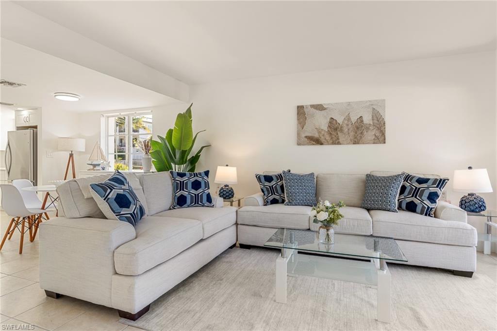 NEAPOLITAN CLUB - Residential