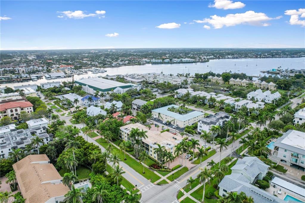 NEAPOLITAN CLUB - Residential